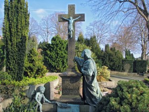 Auf dem katholischen Friedhof in Menden